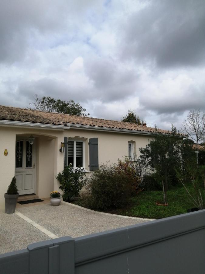 La Conviviale Saintes Exterior foto